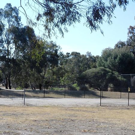 Magdala Motor Lodge & Lakeside Restaurant Stawell Exterior photo