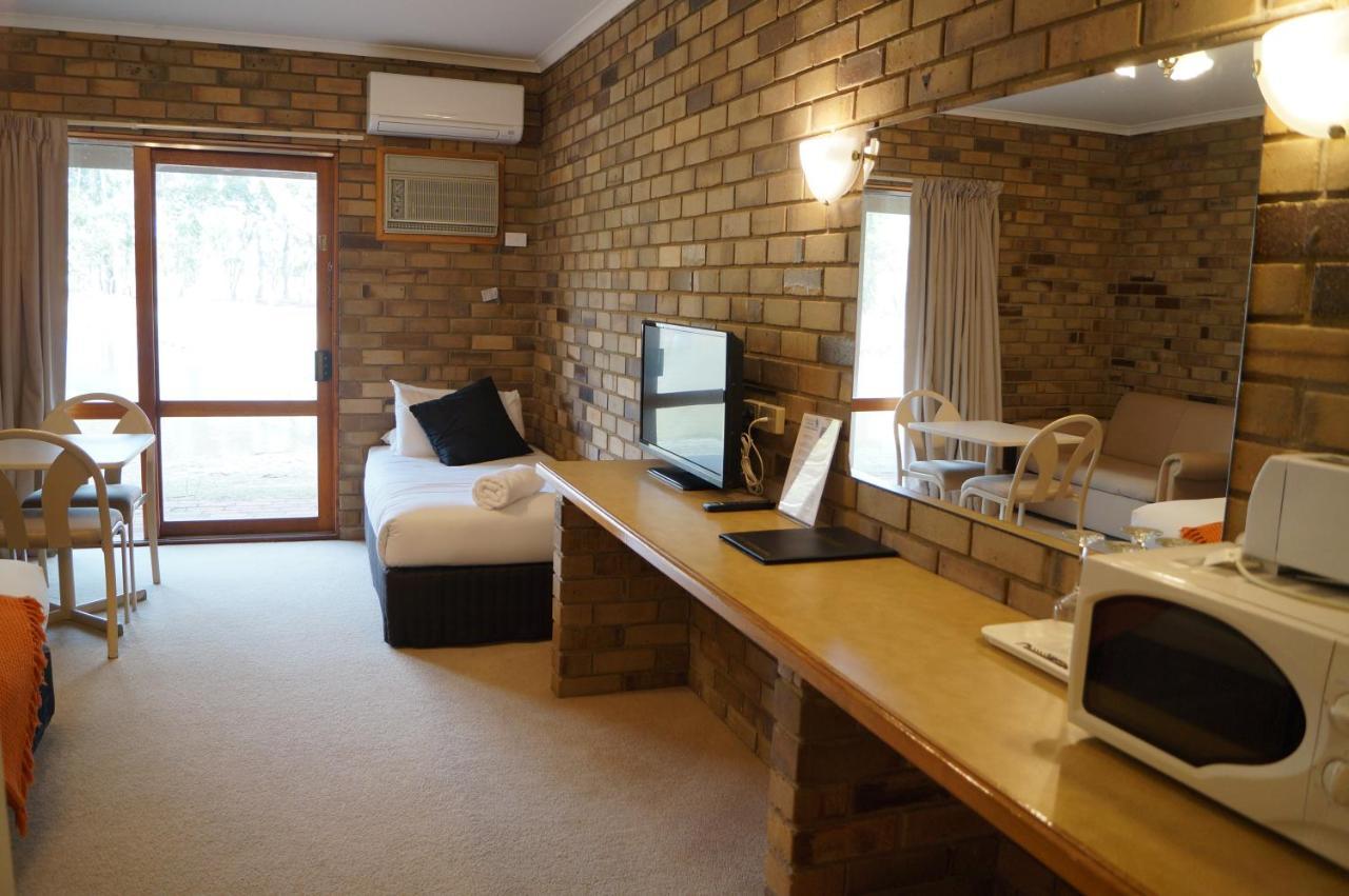 Magdala Motor Lodge & Lakeside Restaurant Stawell Exterior photo