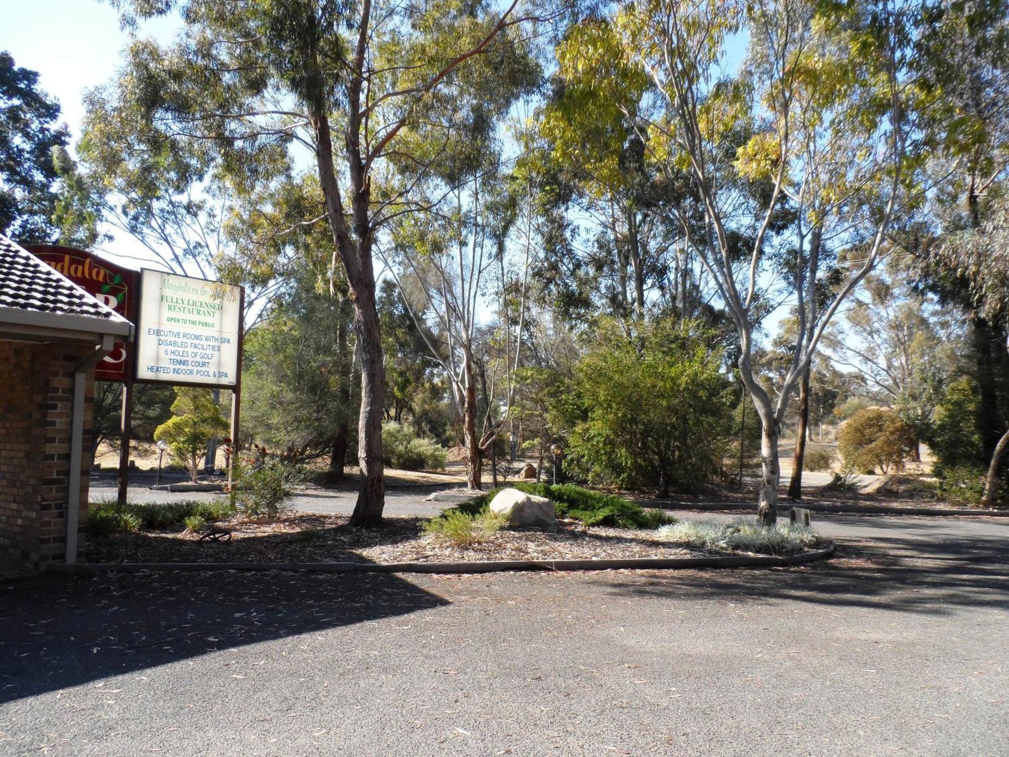 Magdala Motor Lodge & Lakeside Restaurant Stawell Exterior photo