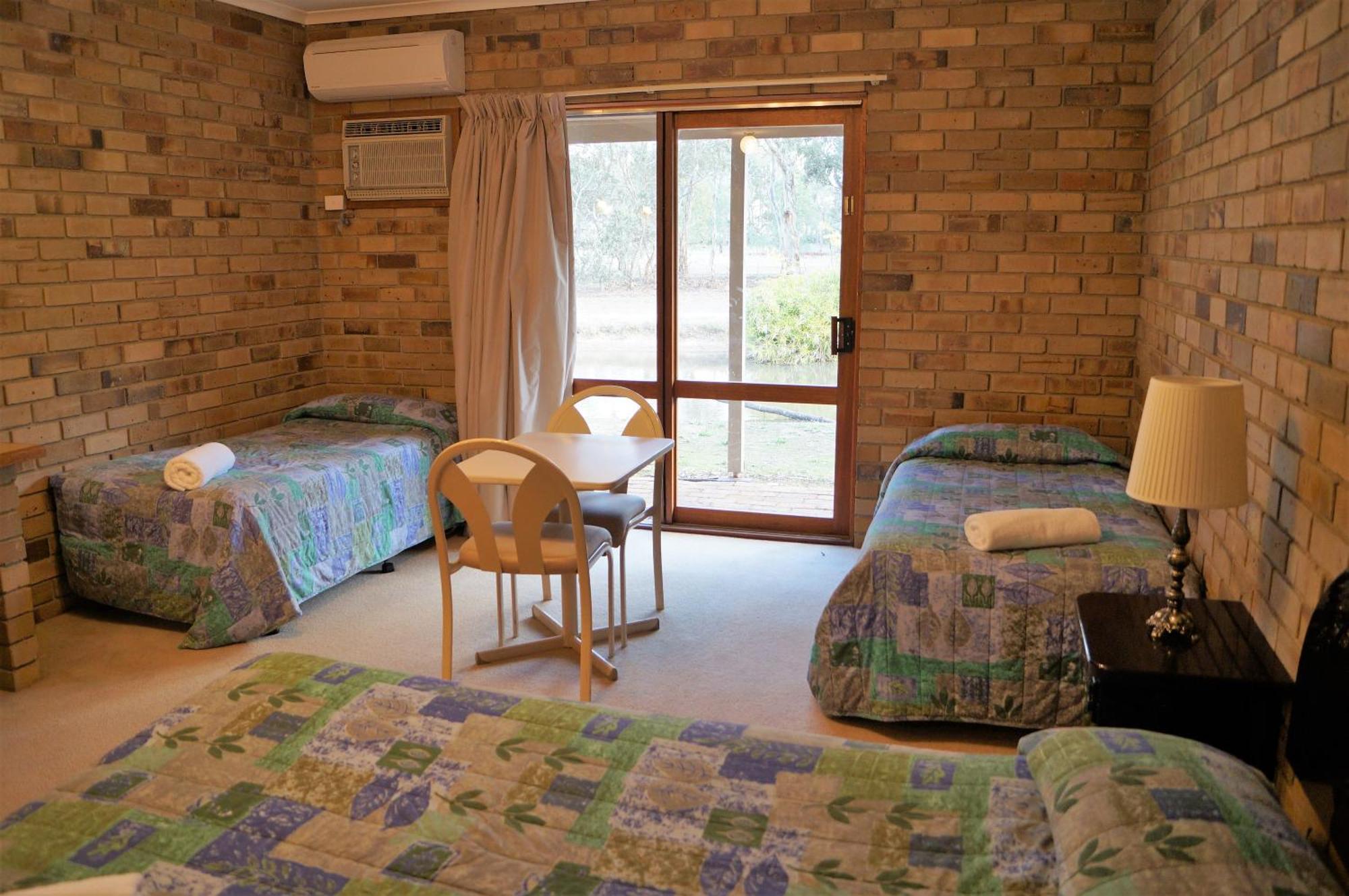 Magdala Motor Lodge & Lakeside Restaurant Stawell Room photo