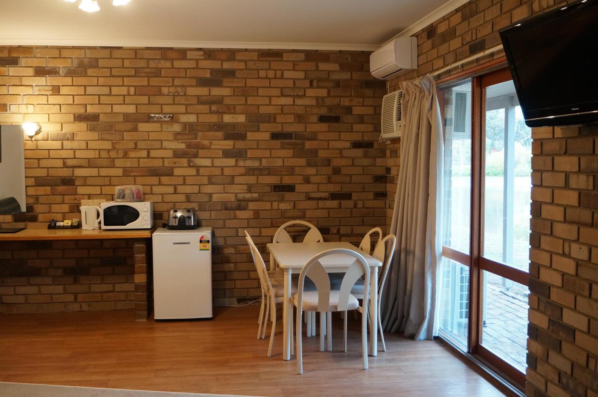 Magdala Motor Lodge & Lakeside Restaurant Stawell Room photo