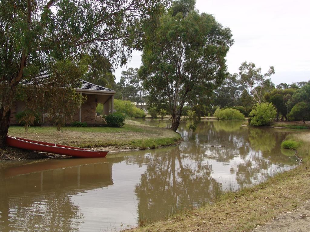 Magdala Motor Lodge & Lakeside Restaurant Stawell Exterior photo