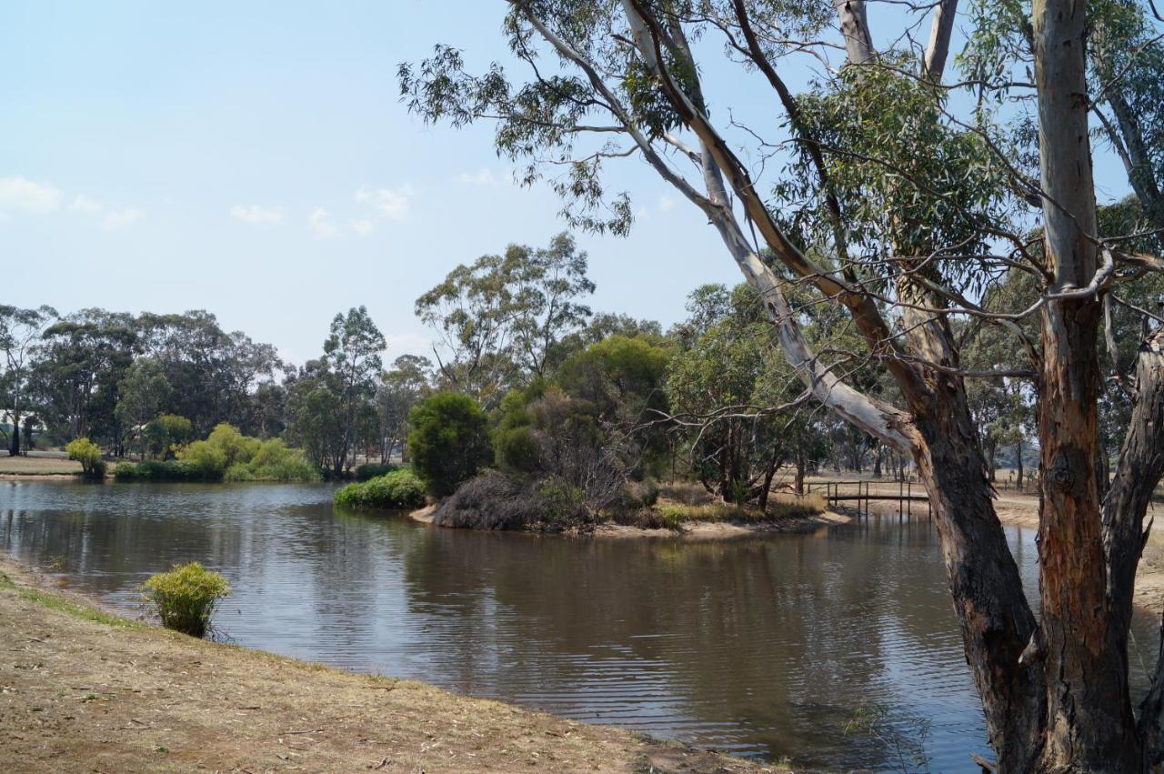 Magdala Motor Lodge & Lakeside Restaurant Stawell Exterior photo